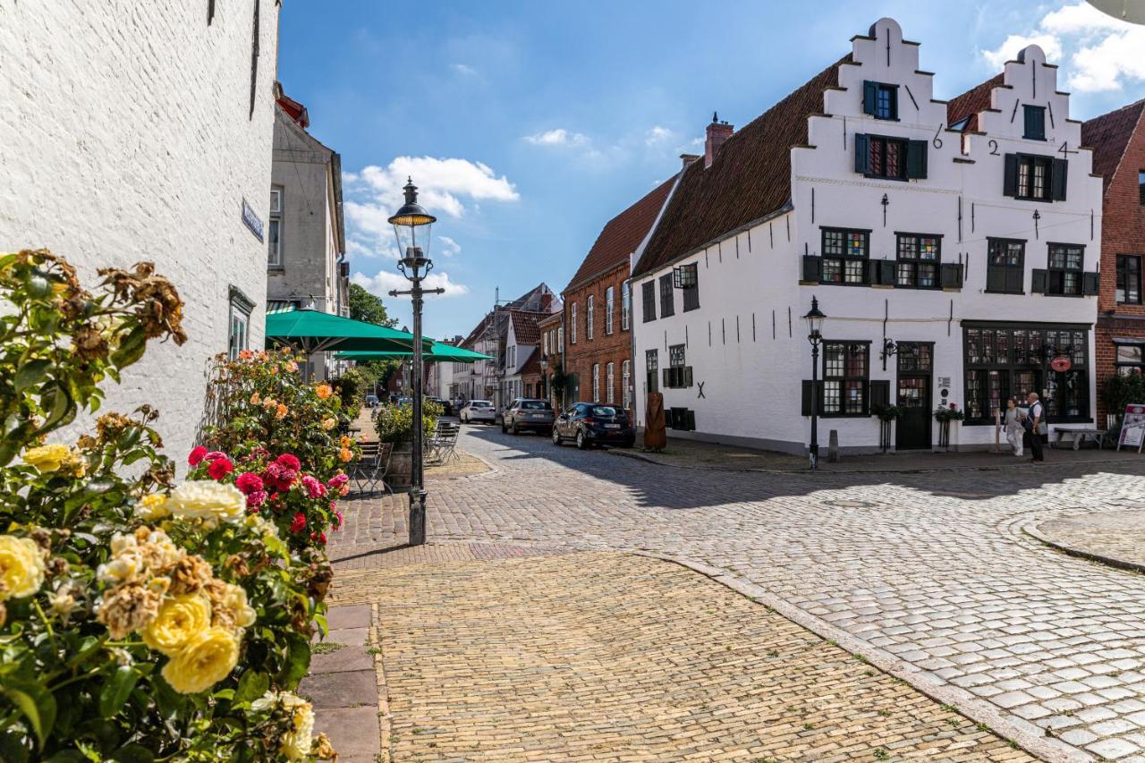 Blumenhaus-Apartment Friedrichstadt Exterior photo